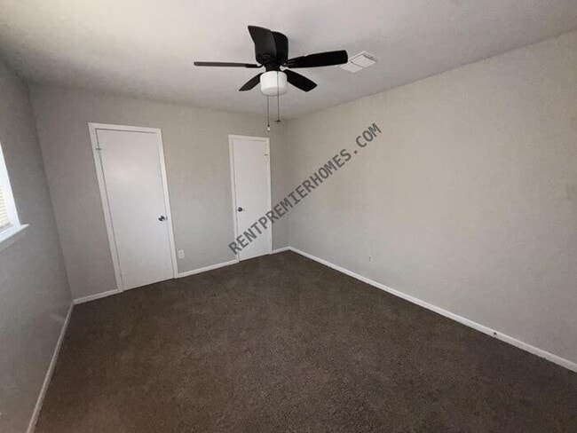 Building Photo - 403 Mistywood Dr