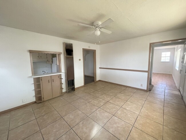 Building Photo - 2120 Canyon Dr