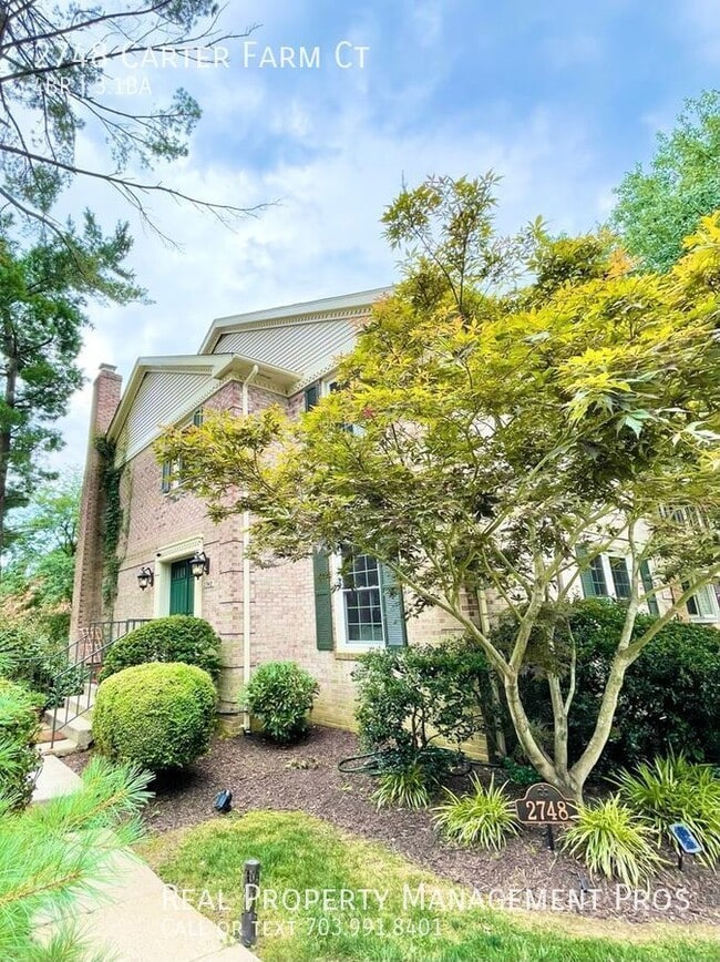 MASSIVE TOWNHOME! WINDOWS ON THREE SIDES ... - MASSIVE TOWNHOME!  WINDOWS ON THREE SIDES ...