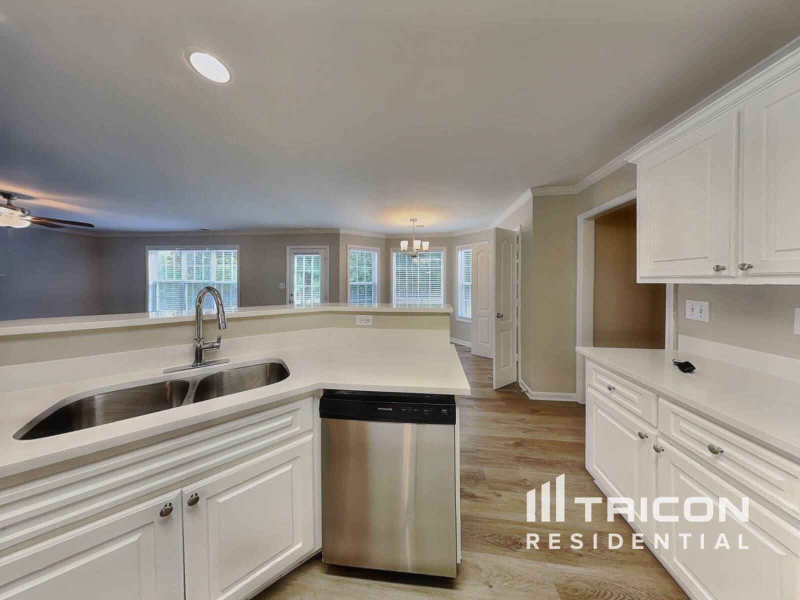 Building Photo - 9260 Carnes Estates Dr