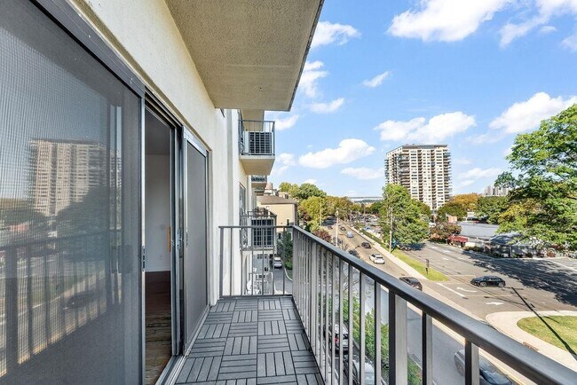 Building Photo - 1150 RIVER Rd