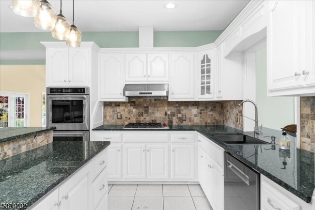 Building Photo - 21 Country Pl