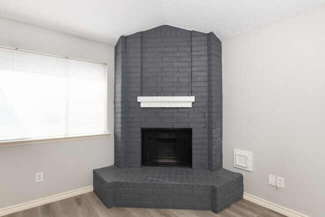 Building Photo - 15535 Evergreen Pl Dr