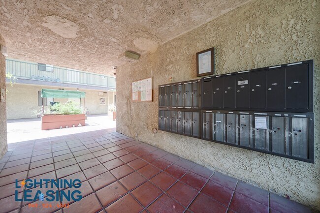 Building Photo - 6827 Whitsett Ave