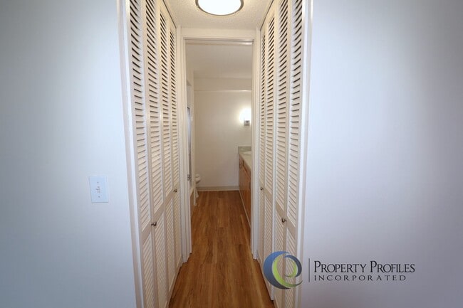 Building Photo - Kapiolani Manor - 1 Bedroom 1 Bath 1 Parking Unit - Available Now!
