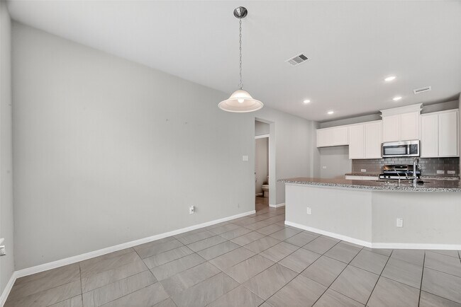 Building Photo - 2903 Painted Sunrise Trail