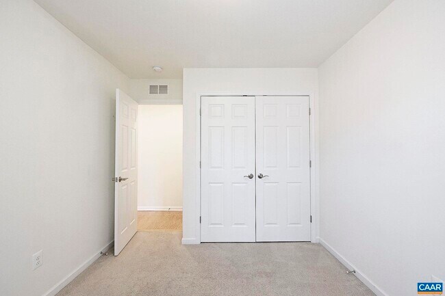 Building Photo - 139 Longwood Dr