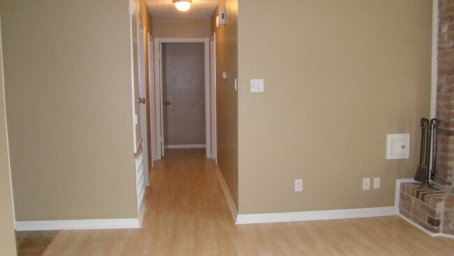 Building Photo - 2715 Sunbird Dr