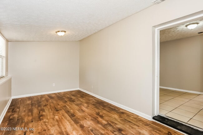 Building Photo - 1411 Palmdale St