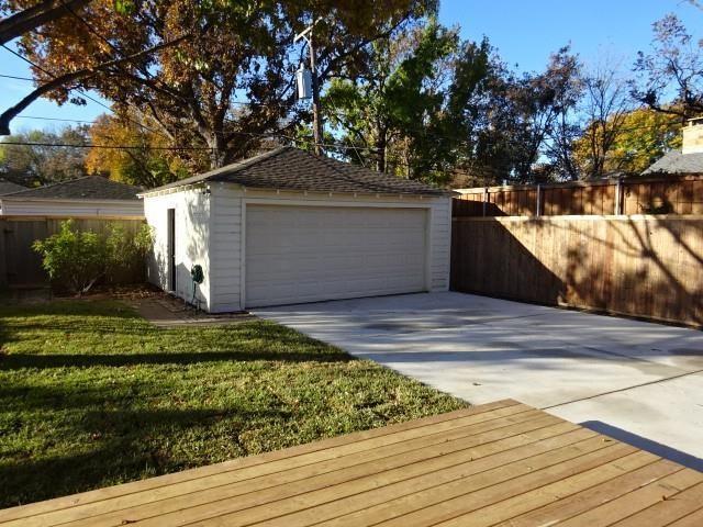 Building Photo - 6421 Lake Cir Dr