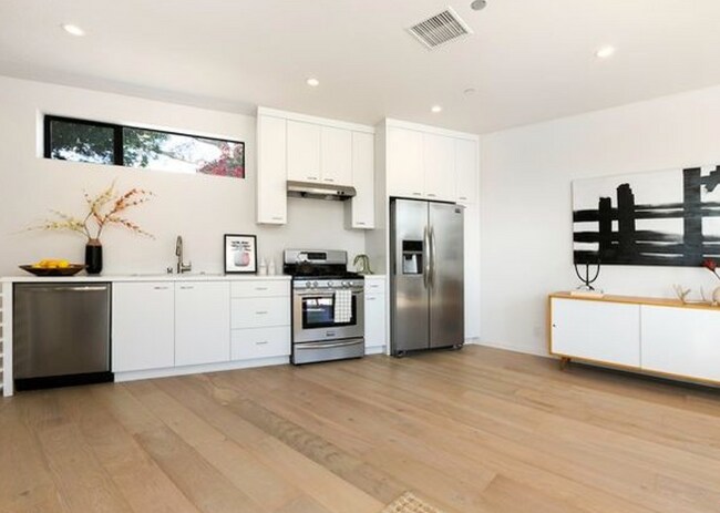 Building Photo - 2221 Jerome Way