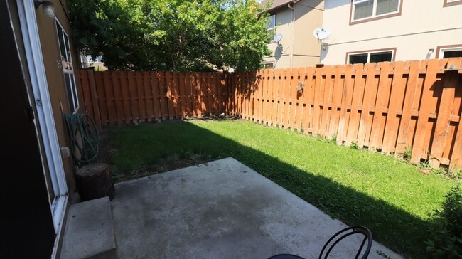 Building Photo - 3/2.5 Townhome in Redmond