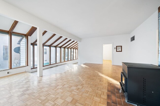 Building Photo - 7414 NE 6th Ave