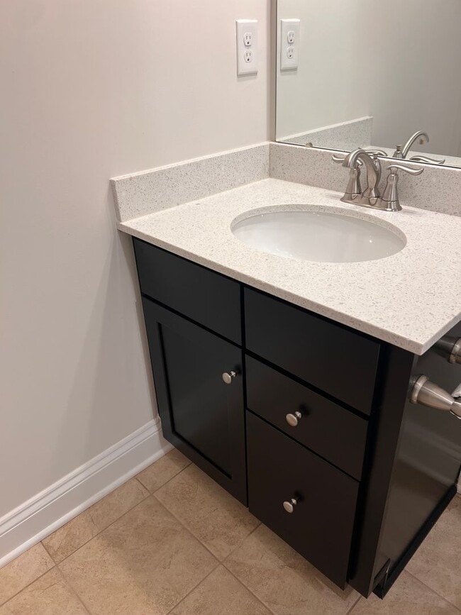 Building Photo - 818 Oval Park Ln