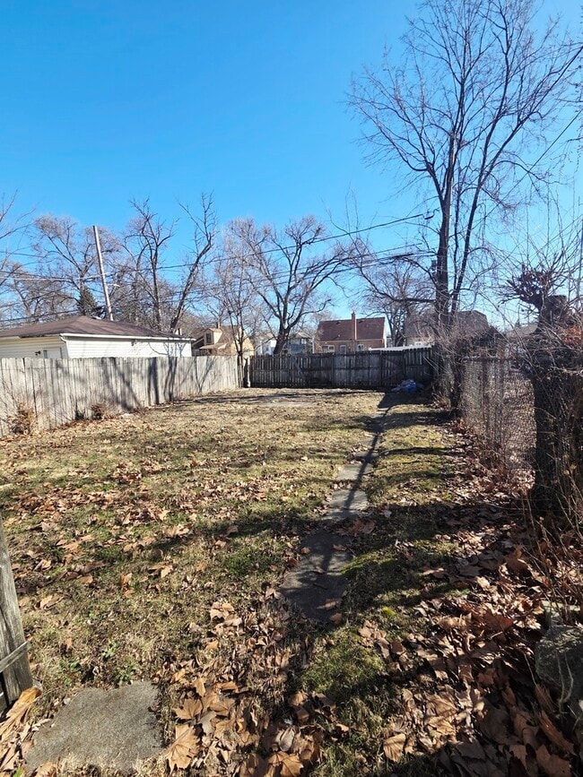 Building Photo - 12051 S Yale Ave