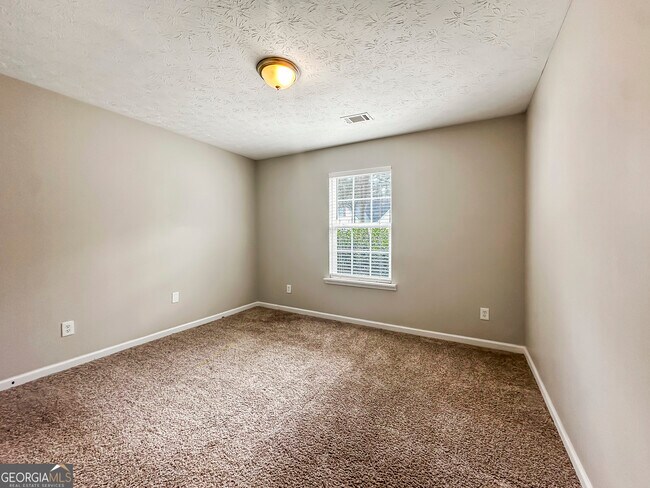 Building Photo - 1395 Stephens Pond View