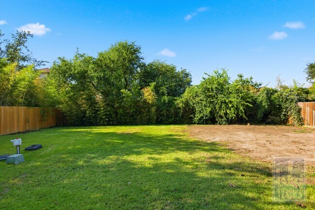 Building Photo - 15105 General Williamson Dr