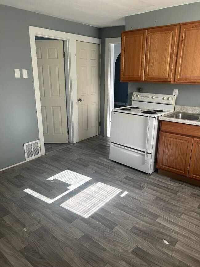 Building Photo - Gorgeous 3 Bed 1 Bath Home For Rent!