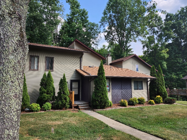 Building Photo - 2205 Forest Acres Dr