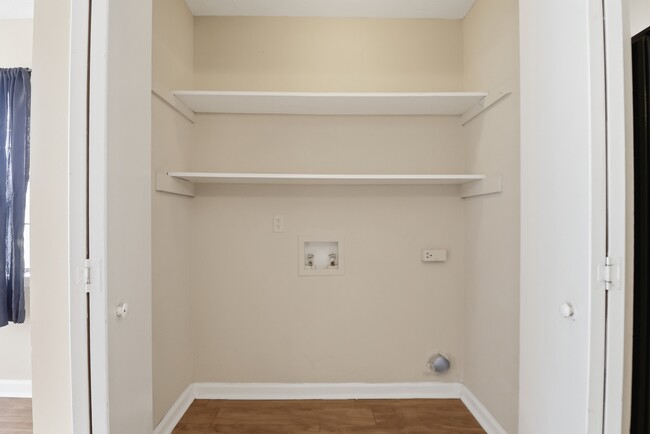 Building Photo - Ash St Ex