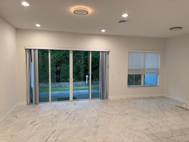 Building Photo - 11453 Pointe Midtown Dr
