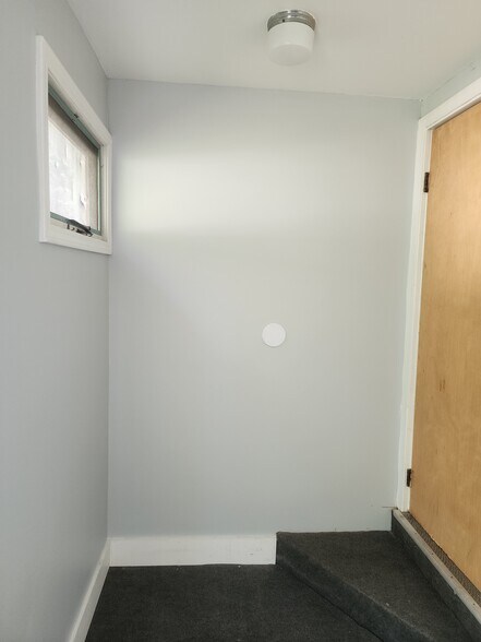 Building Photo - 202 Sanborn Ave