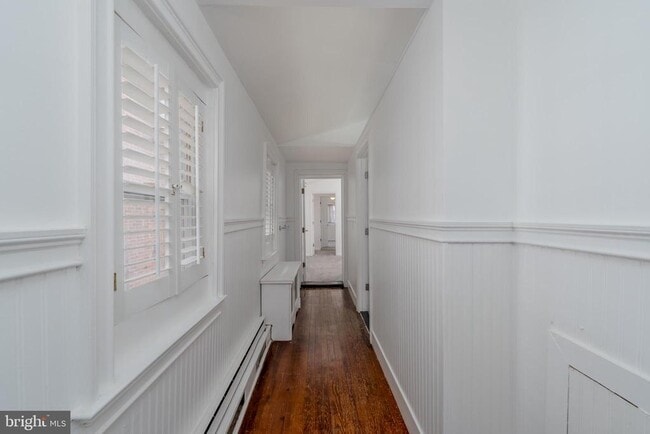 Building Photo - 1153 Riverside Ave