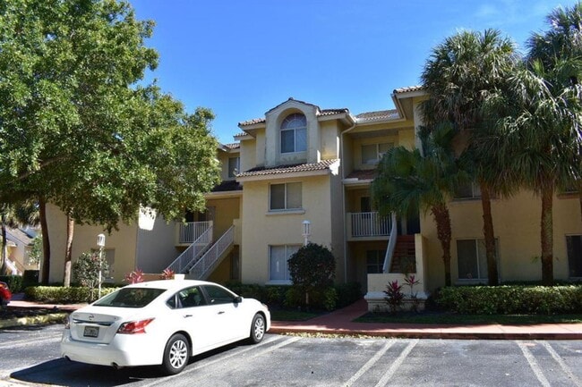 Building Photo - 7108 Glenmoor Dr