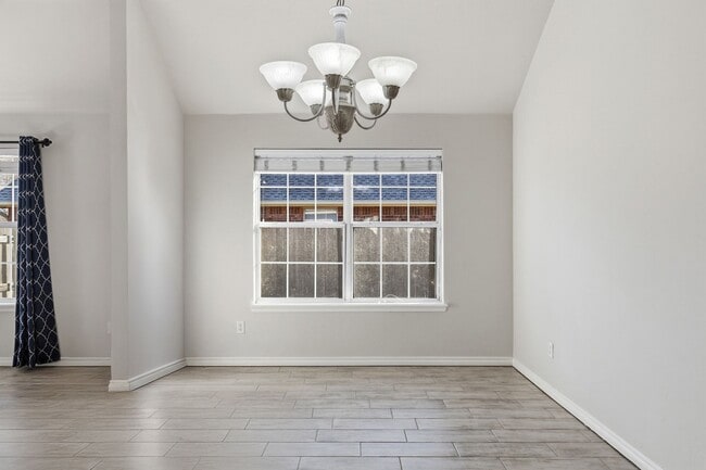 Building Photo - 4900 Cypress Lake Dr