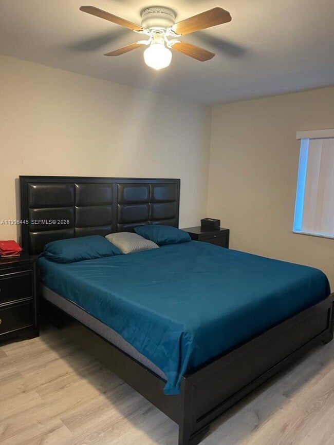 Building Photo - 100 Lakeview Dr