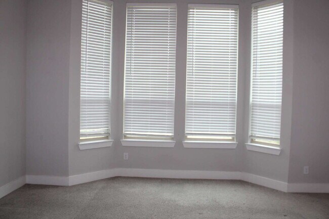 Building Photo - 3104 Armstrong Ave