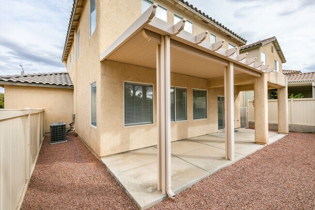Building Photo - Charming 4 Bedroom, 3 Bathroom Home Near S...