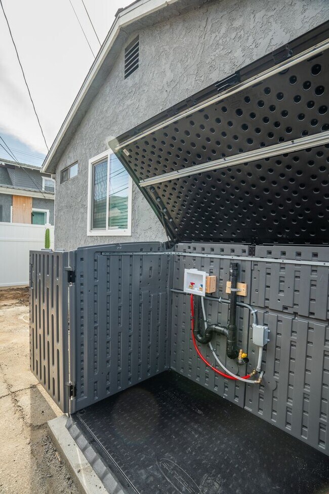 Building Photo - LIME 1010-1016