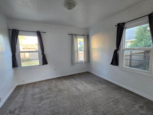 Building Photo - Three Bedroom with Fenced Backyard and Shed