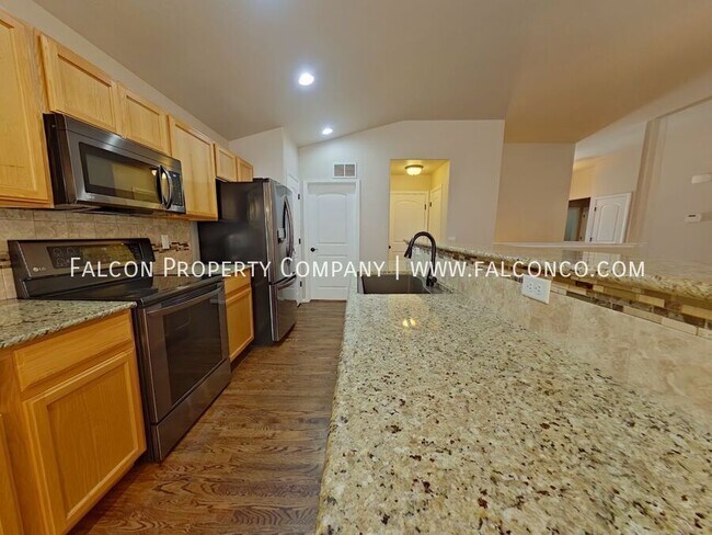 Building Photo - 6070 San Mateo Dr