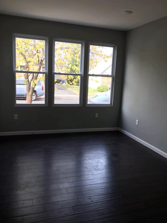 Building Photo - 36 E 19th St