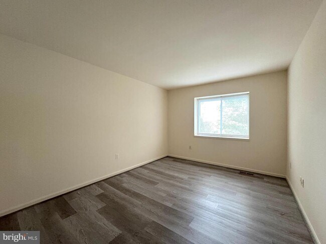 Building Photo - 4657 Logsdon Dr