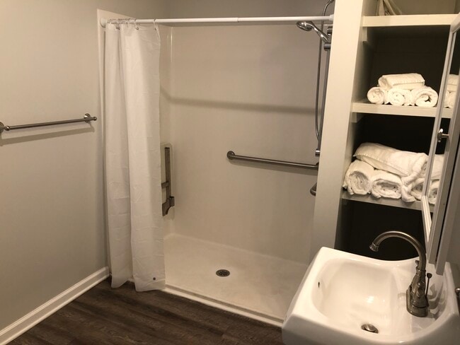 Building Photo - Willow Oak