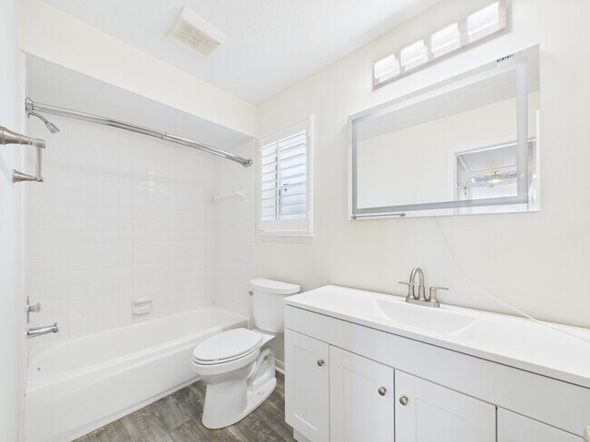 Building Photo - 519 Promenade Blvd