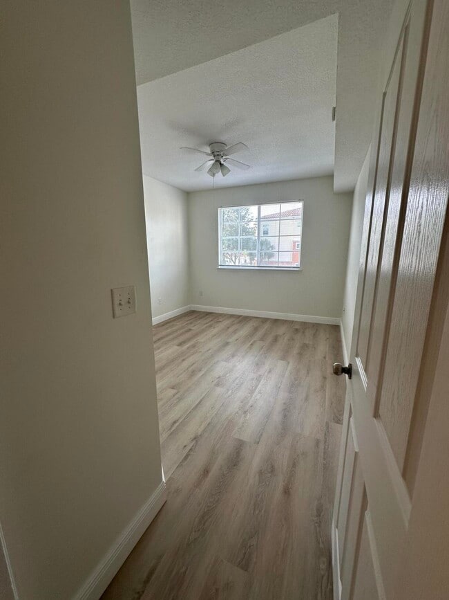 Building Photo - 9905 Baywinds Blvd