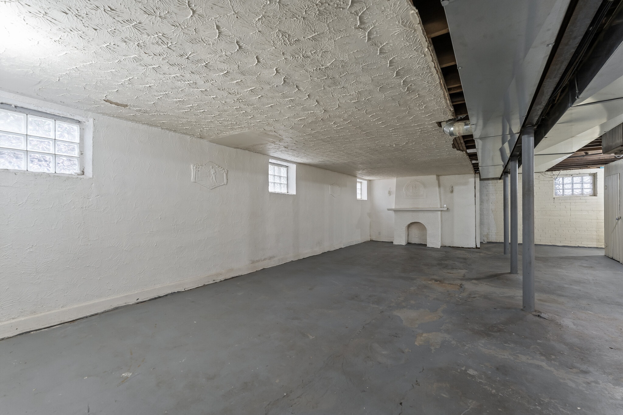 Building Photo - 17614 Roselawn St