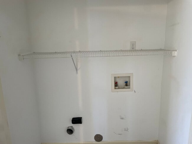 Building Photo - For Rent