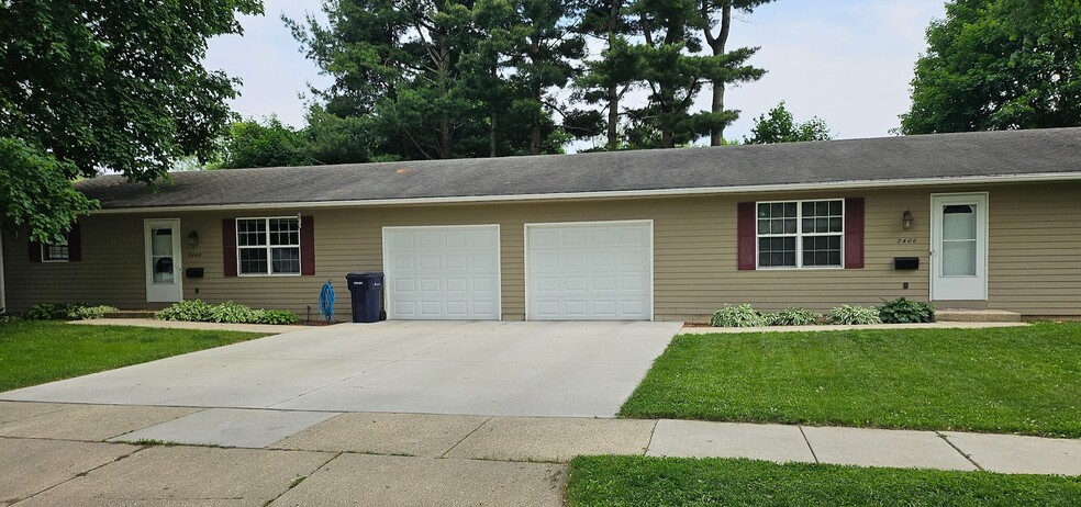 Primary Photo - 2406 Roxbury Rd