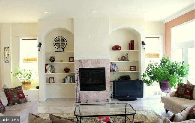 Building Photo - 1355 N Independence Dr