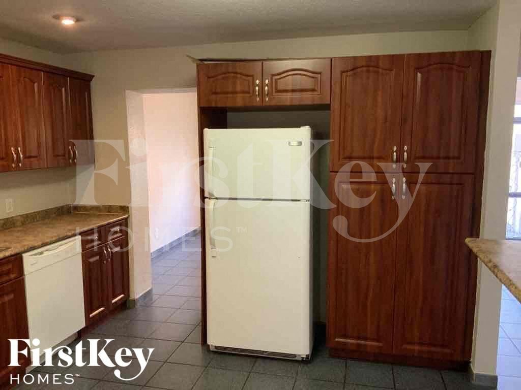 Building Photo - 5784 Strawberry Lakes Cir