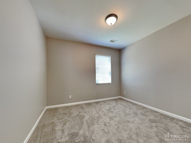 Building Photo - 307 Heritage Club Cir