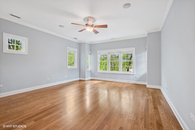Building Photo - 147 Linden Ave