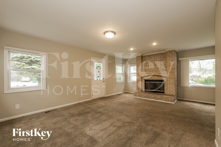 Building Photo - 611 W Oakwood Dr