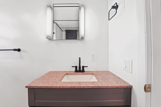 Building Photo - 40 Grand St