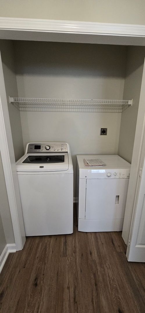 Building Photo - Lovely Jasper Townhome